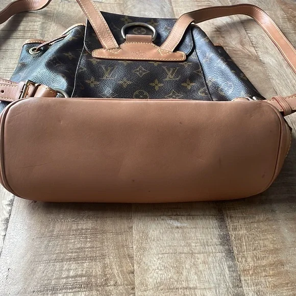 Louis Vuitton back pack - Picture 4 of 6